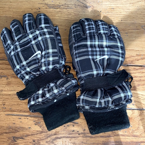 Nike Ski Gloves - Picture 1 of 2